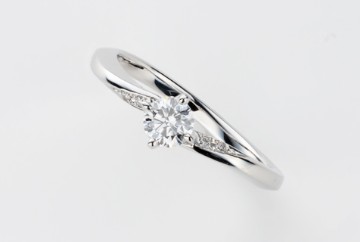 結婚指輪や婚約指輪をお売りになる方は少なくありません。