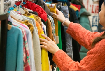 洋服は非常に早いスピードで相場が変わっていきますが、エコスタイルでは古着であってもお買取しております。